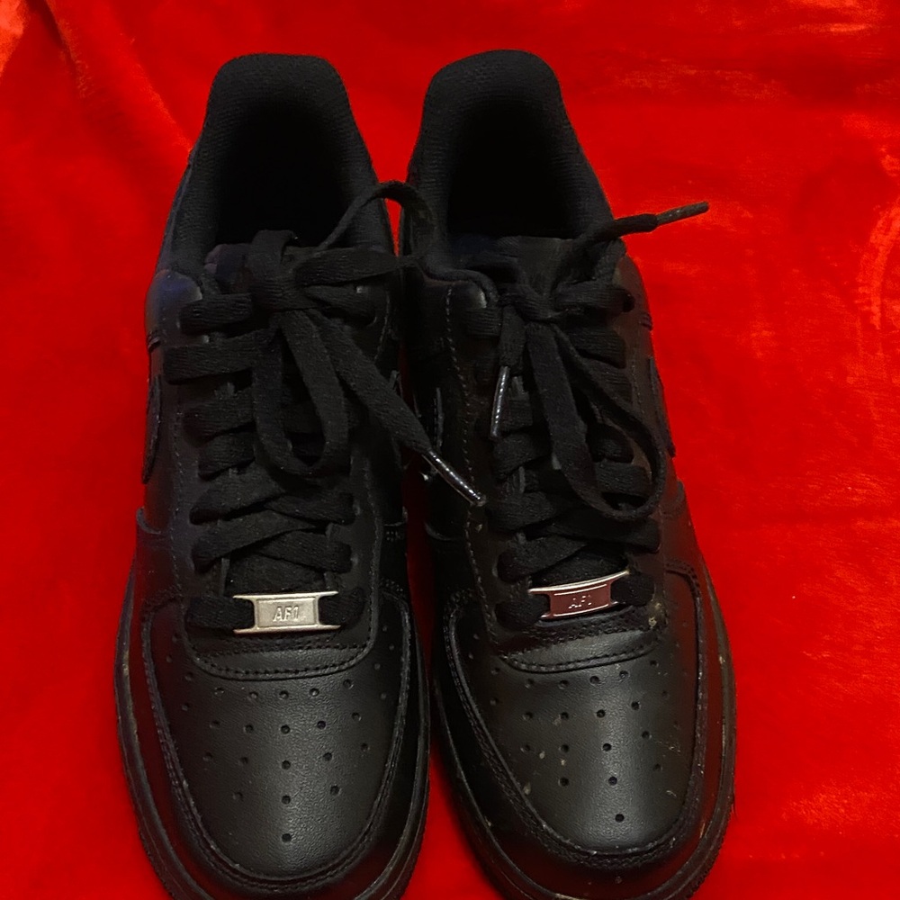 Classic Black Men's Sneakers